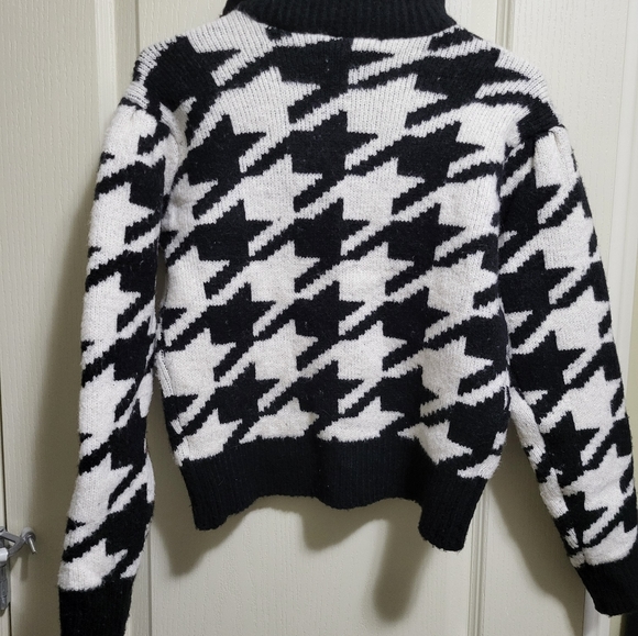 Dex Ladies Stripe Pattern Sweater - Picture 2 of 6
